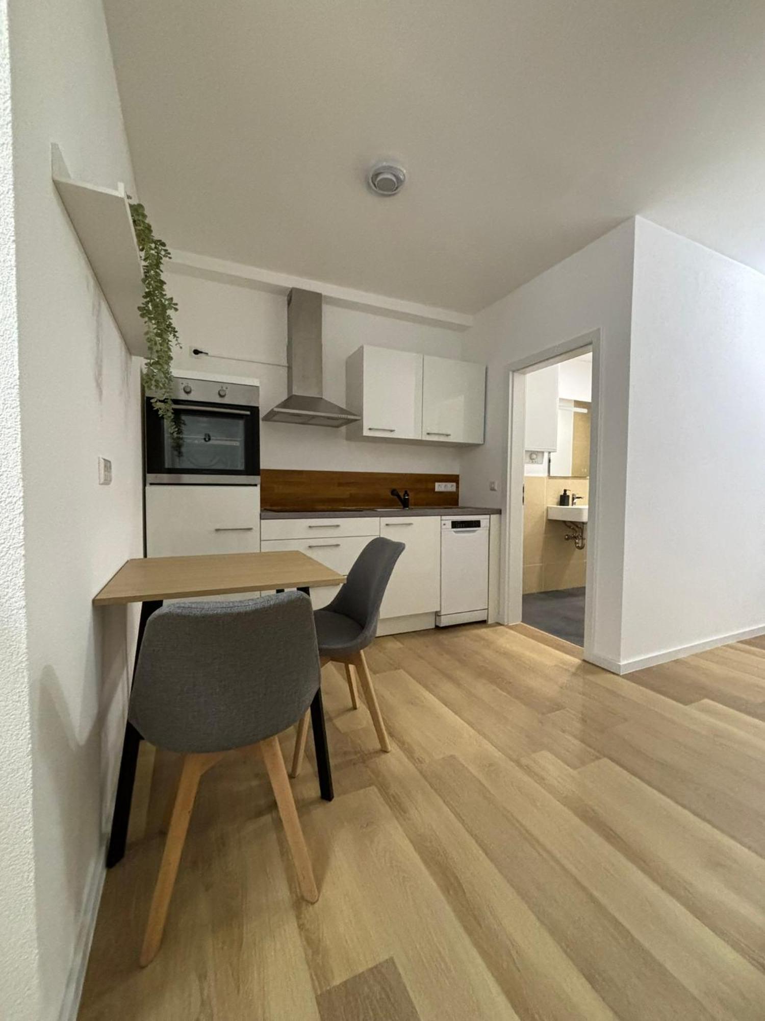 Ag Zimmervermietung Homestay *